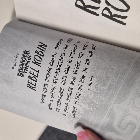 Stranger Things Rebel Robin Chapter Book - Picture 4 of 7